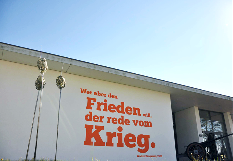 Zitat von Walter Benjamin am Eingang des Deutschen Panzermuseums