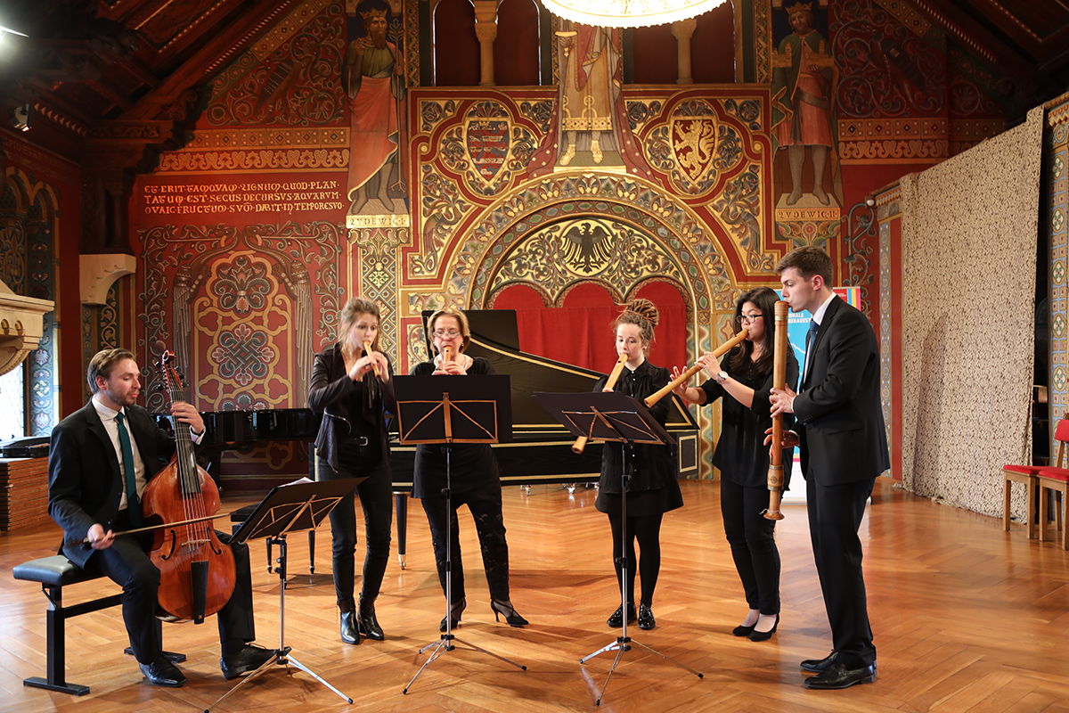 Für die musikalische Untermalung des Festaktes bei der Eröffnung der Ausstellung "Luther und die Deutschen" sorgte das Blockflötenconsort des Instituts für Alte Musik der Hochschule für Musik Franz Liszt Weimar